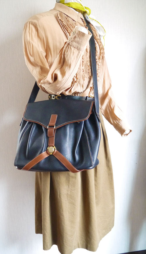 OLD Gucci 型押し大型ショルダー（黒）