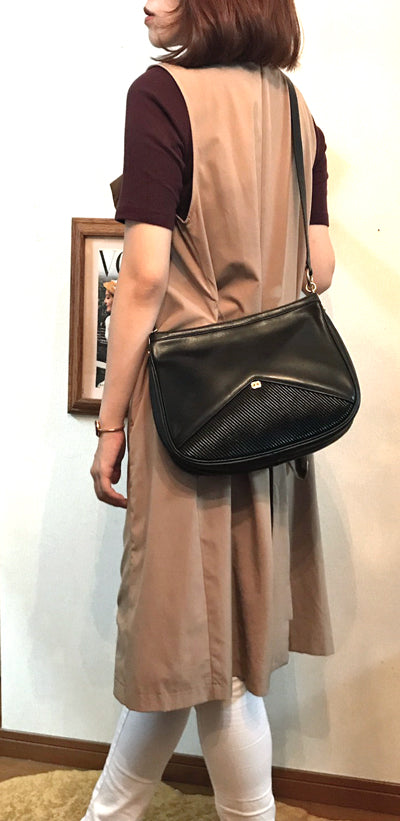 OLD Gucci ７０ｓ総革半円ショルダーバッグ(黒)