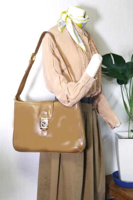 OLD Gucci　GG 大判ショルダー(カーキ）