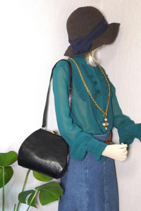 OLD Gucci　<訳アリ>リザード型押しがま口ショルダー(黒)