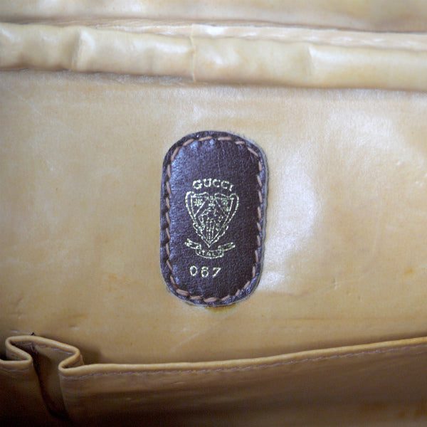 OLD Gucci 筆記体ロゴ金具　スエードショルダ−（茶）