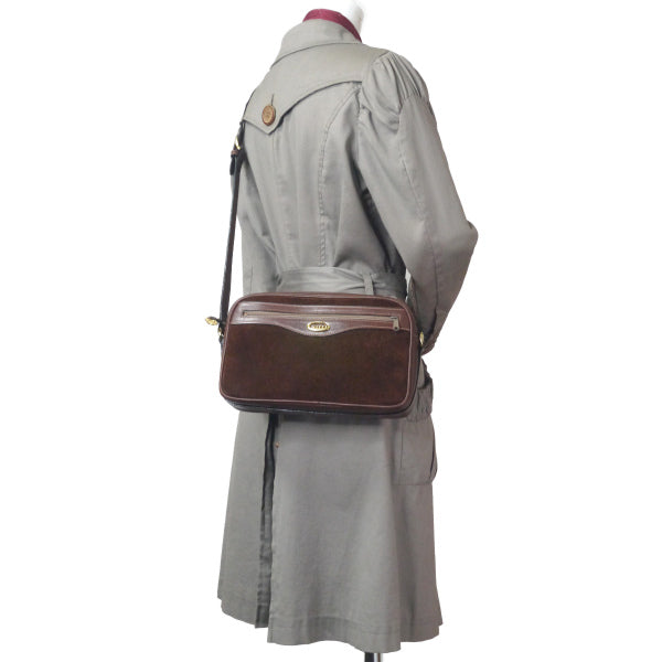 OLD Gucci 筆記体ロゴ金具　スエードショルダ−（茶）