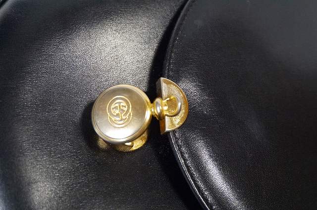 OLD Gucci　半丸ポシェット（総皮・黒）