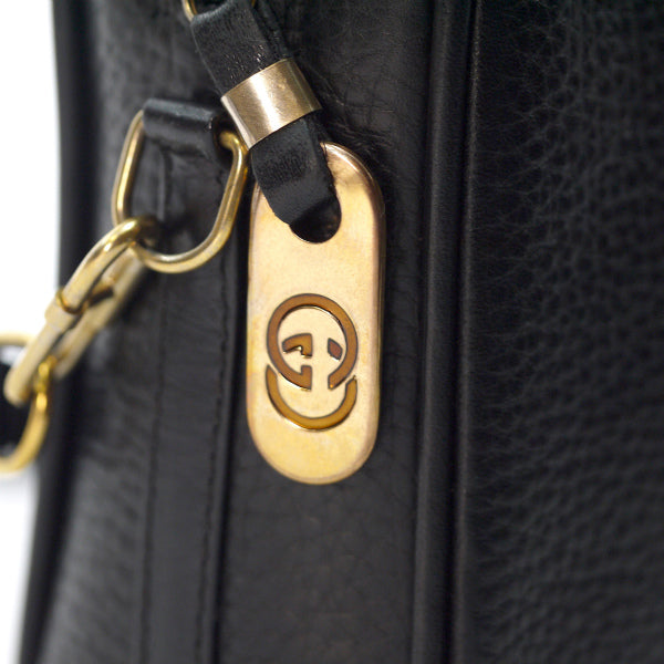 OLD Gucci　型押しレザーシンプル斜めがけショルダー（黒）