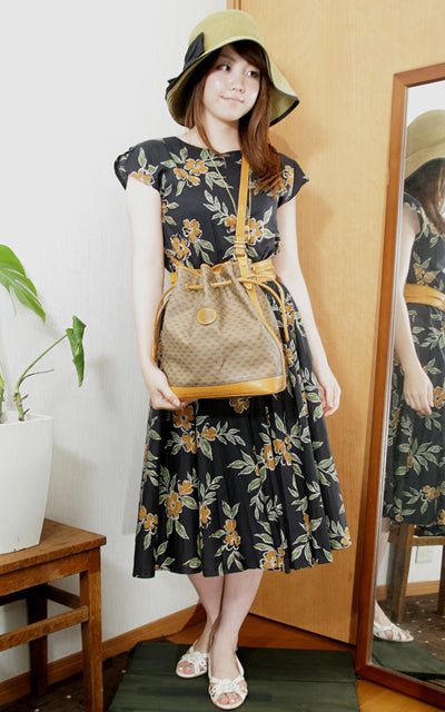 OLD Gucci　マイクロGG巾着ショルダー（キャメル）