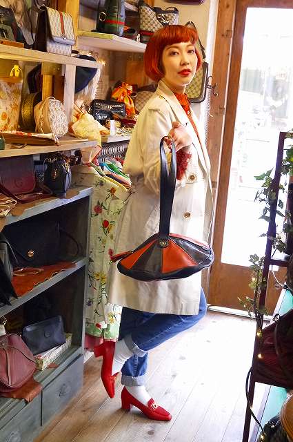 OLD Gucci 形が変わる！カメレオンバッグ（オレンジ/黒）