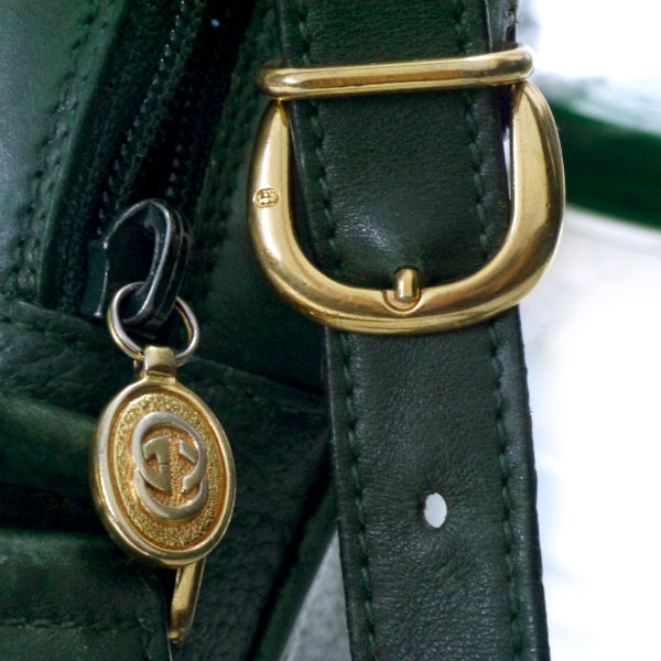 OLD Gucci　GGエンボスロゴ型押しレザーショルダー（緑）