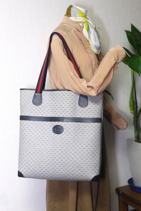OLD Gucci 　大型ファスナートート（マイクロGG　ネイビー）