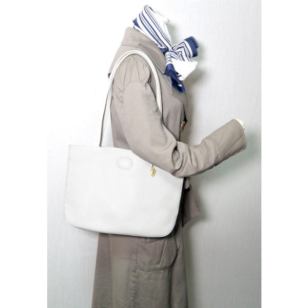 OLD Gucci 型押しレザーA4トートバッグ（白）