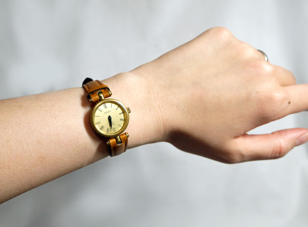 OLD Gucci シェリーフレーム腕時計