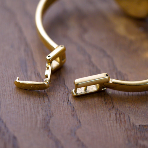 OLD Gucci　バングルウォッチ(イエローゴールド)