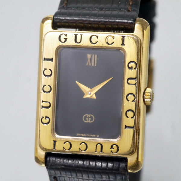 OLD Gucci レクタンギュラーロゴフェイス腕時計（黒）