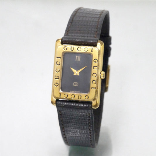 OLD Gucci レクタンギュラーロゴフェイス腕時計（黒）