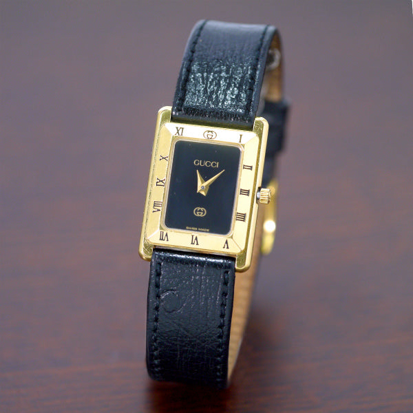 OLD Gucci レザーバンド スクエア腕時計（黒）