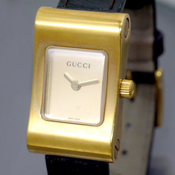 OLD Gucci スクエア型ゴールド腕時計（濃茶）