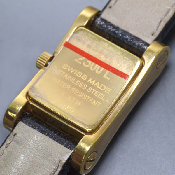 OLD Gucci スクエア型ゴールド腕時計（濃茶）