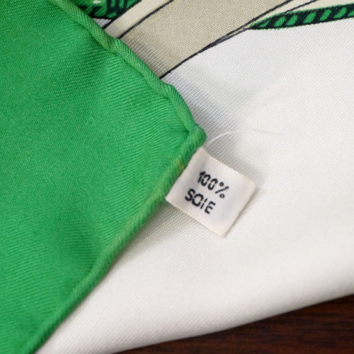 HERMES　大判カレ　スカーフETRIERS（緑）