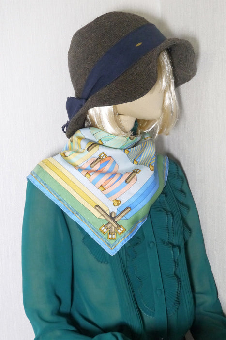 HERMES　ミニカレ　スカーフ（ベルト柄　パステル系）