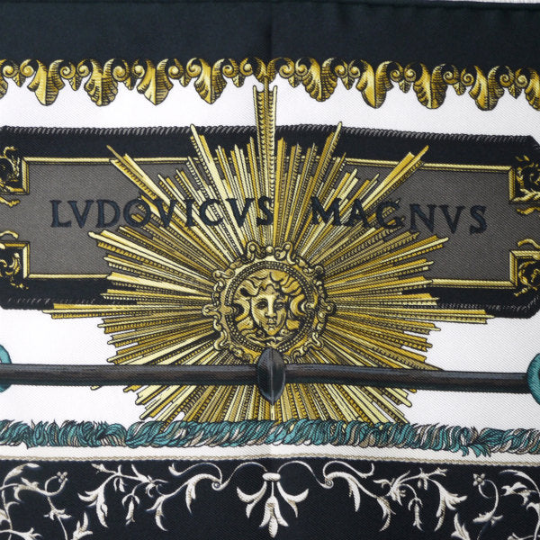 HERMES　ミニカレ スカーフLVDOVICVS MAGNVS（黒系/白い馬に跨ったルイ14世 ）
