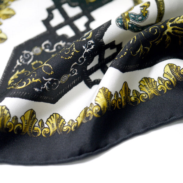 HERMES　ミニカレ スカーフLVDOVICVS MAGNVS（黒系/白い馬に跨ったルイ14世 ）