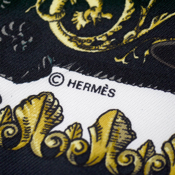 HERMES　ミニカレ スカーフLVDOVICVS MAGNVS（黒系/白い馬に跨ったルイ14世 ）