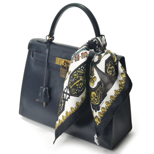 HERMES　ミニカレ スカーフLVDOVICVS MAGNVS（黒系/白い馬に跨ったルイ14世 ）