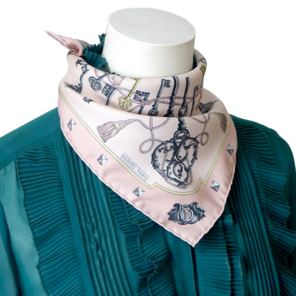 HERMES　ミニカレスカーフ　LES CLES（ピンク/鍵柄 ）