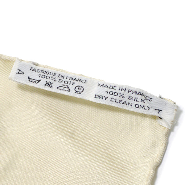 HERMES　大判カレ90スカーフ Poste et Cavalerie（アイボリー/サーベル飾り袋）