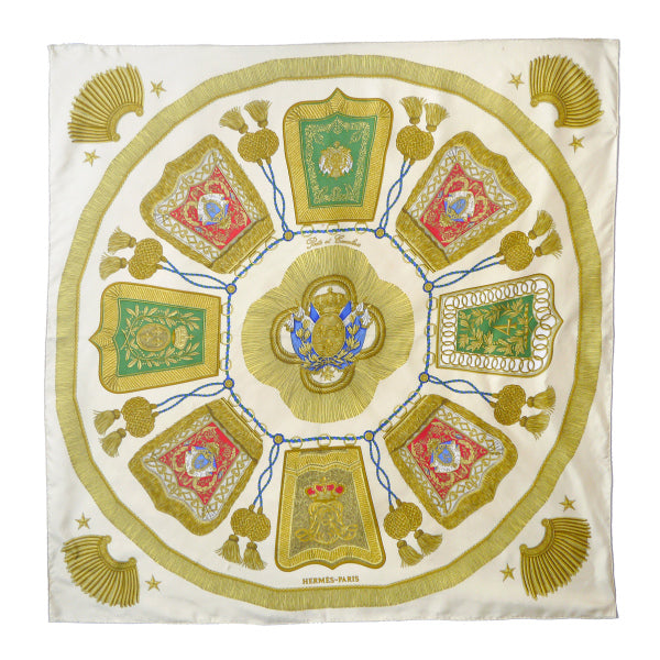 HERMES　大判カレ90スカーフ Poste et Cavalerie（アイボリー/サーベル飾り袋）