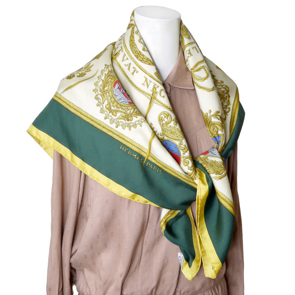 HERMES　大判カレ90スカーフ Les Armes de Paris（緑系/パリの紋章）