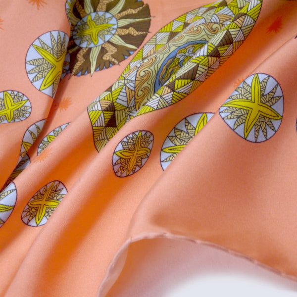 HERMES　大判カレ90スカーフ （オレンジ系）