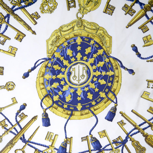 HERMES　大判カレ90スカーフ LES CLES（青系/鍵柄）