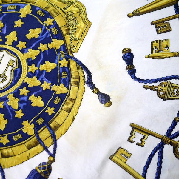 HERMES　大判カレ90スカーフ LES CLES（青系/鍵柄）