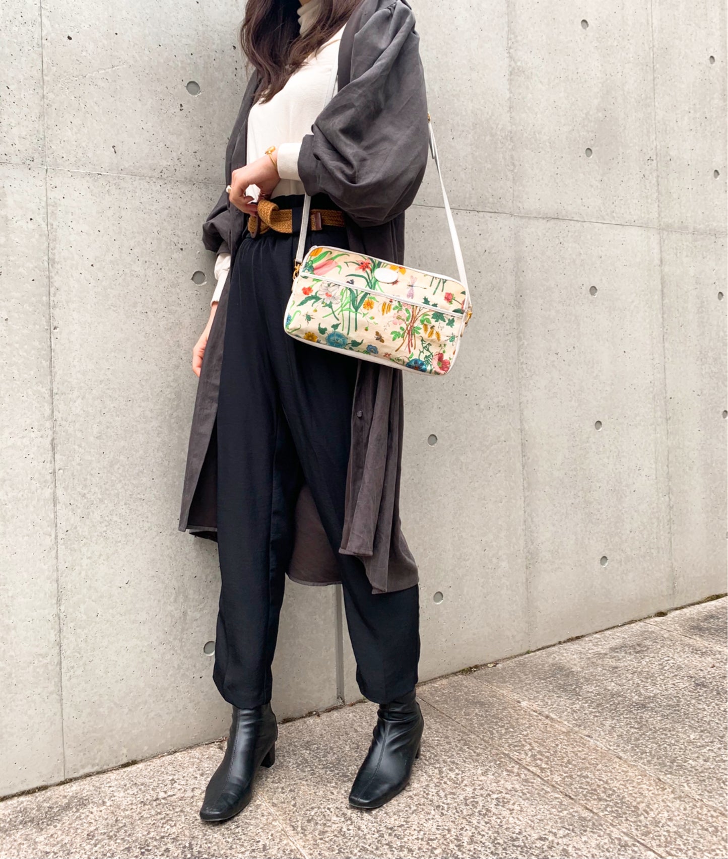 OLD Gucci　フローラ柄 薄型2WAYバッグ（白）