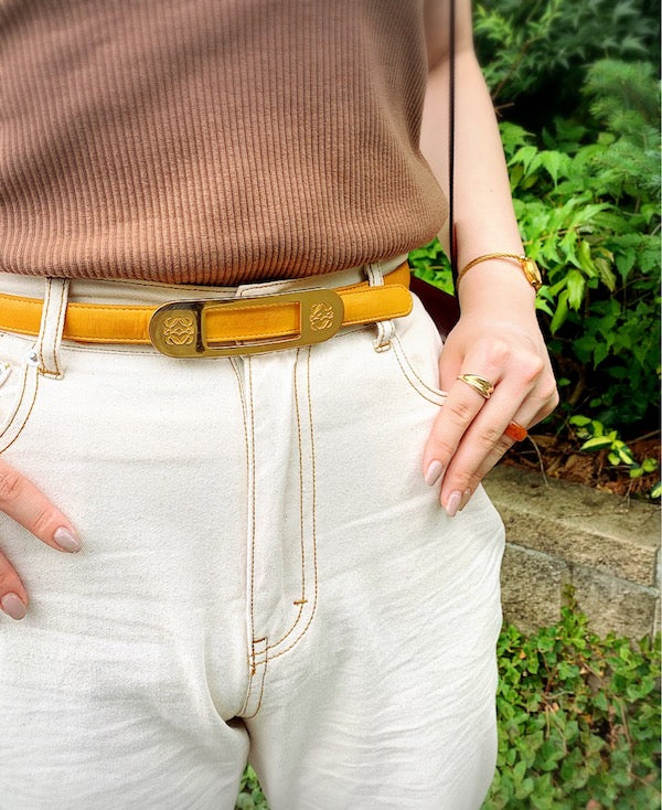 LOEWE　アナグラムロゴバックル レザー細ベルト（黄）