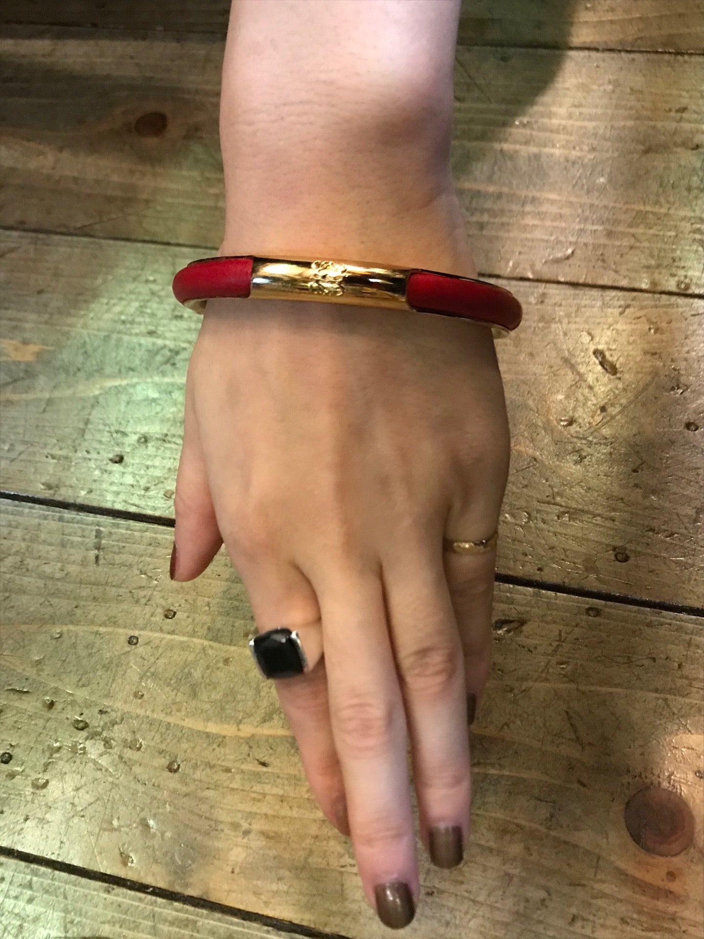 LOEWE ゴールド×レザー バングル (赤)