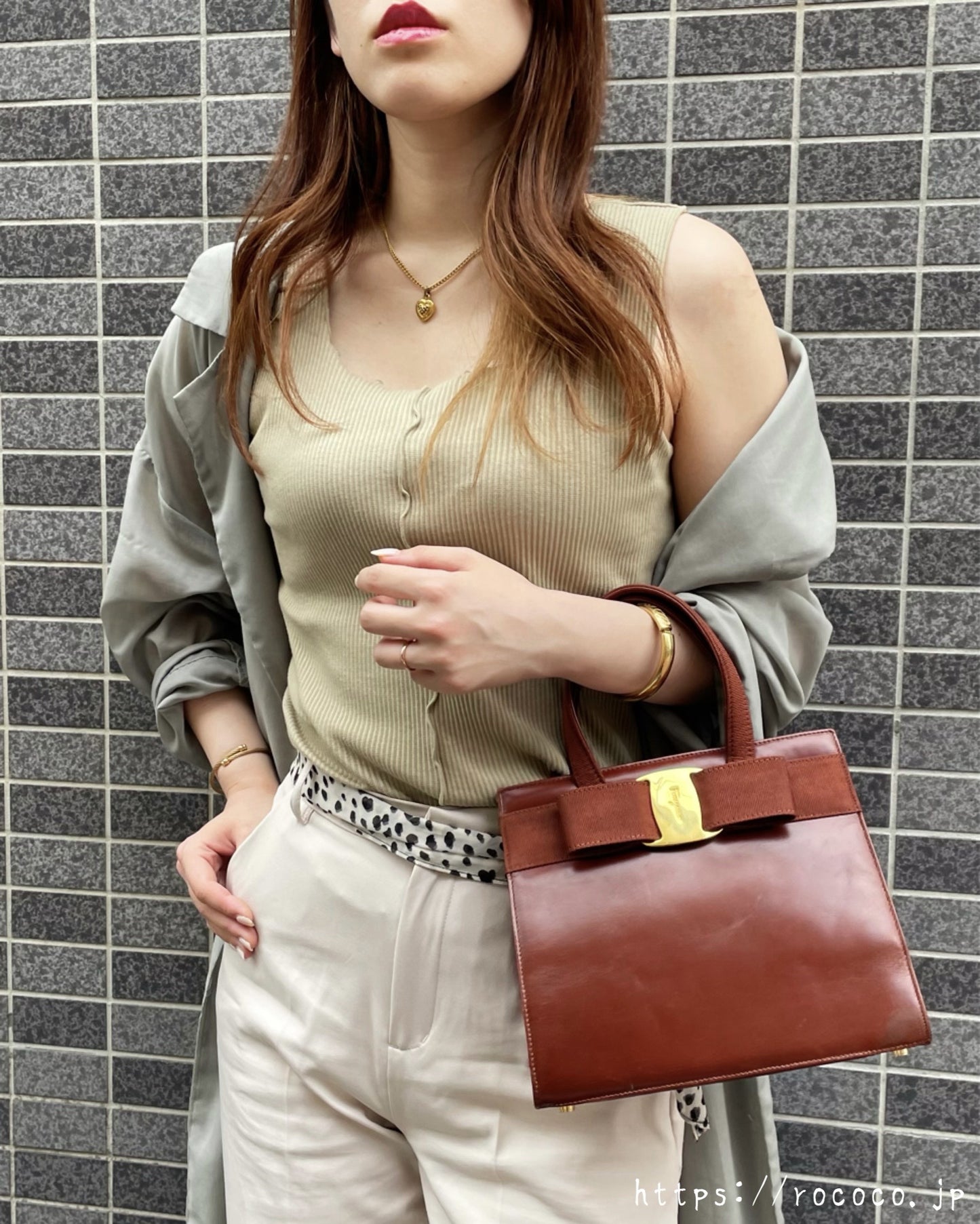 Salvatore Ferragamo　Varaリボン レザーミニハンドバッグ（飴茶）