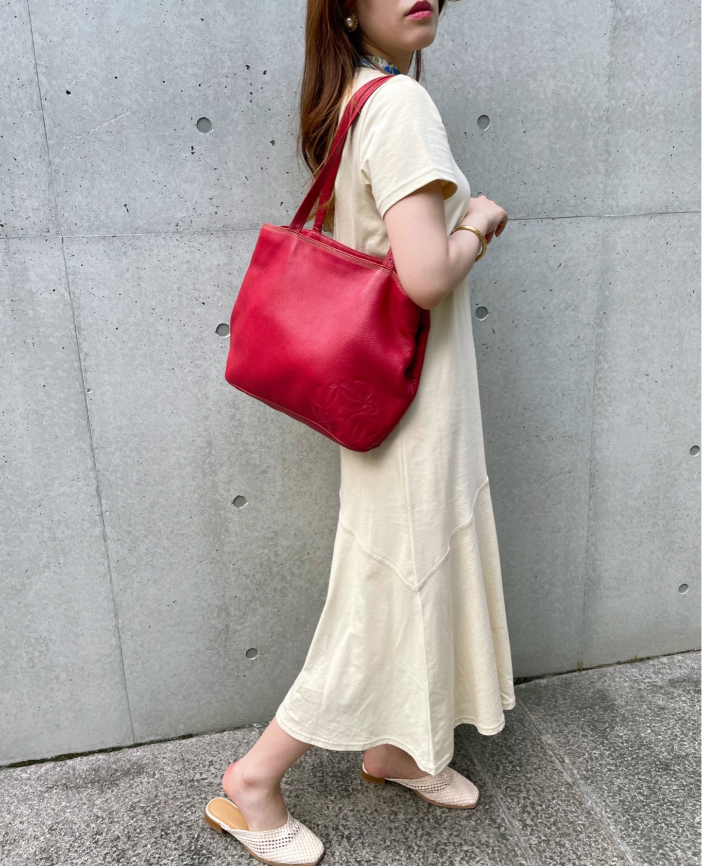 LOEWE　アナグラムロゴ型押しレザーA4トートバッグ（赤）