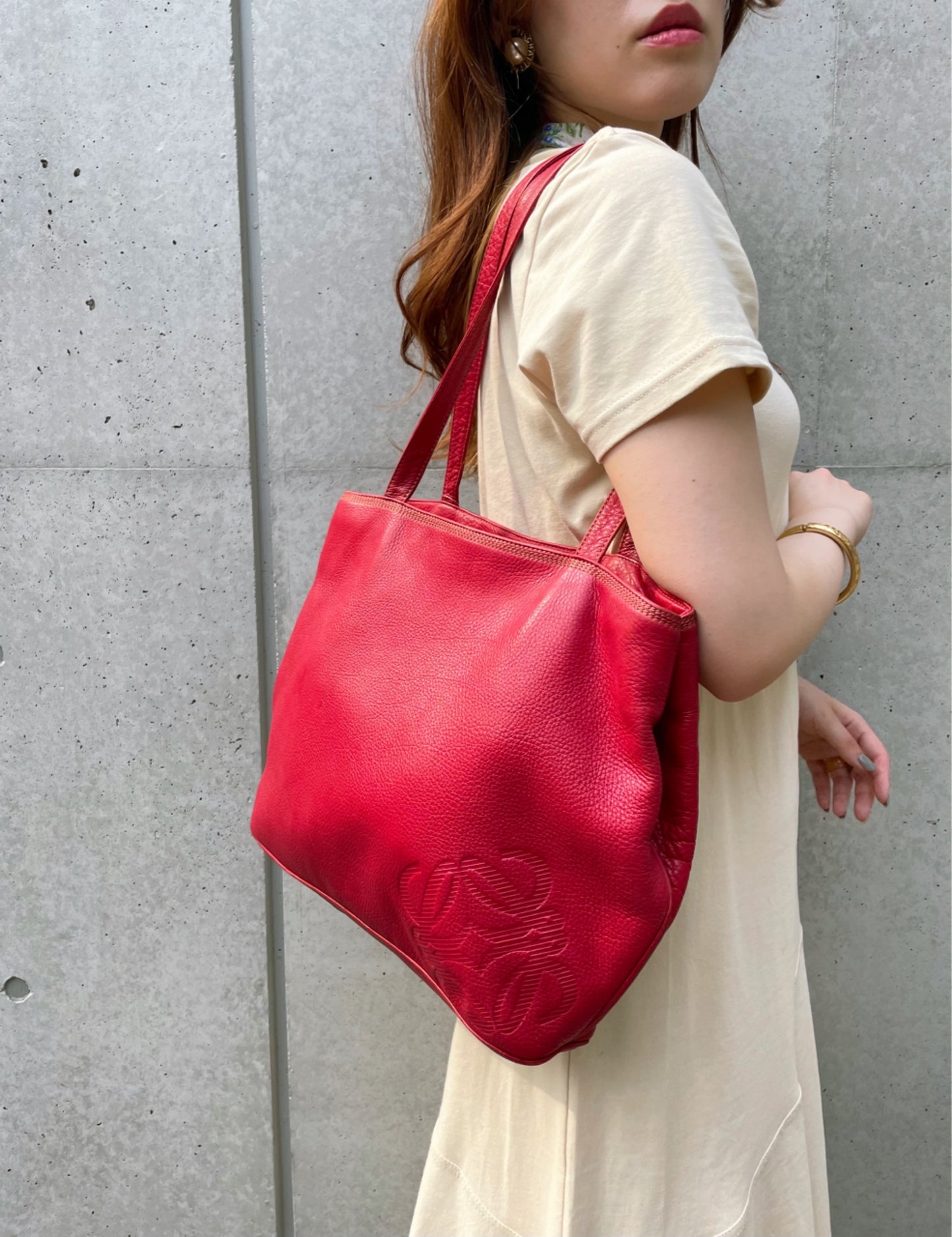 LOEWE　アナグラムロゴ型押しレザーA4トートバッグ（赤）