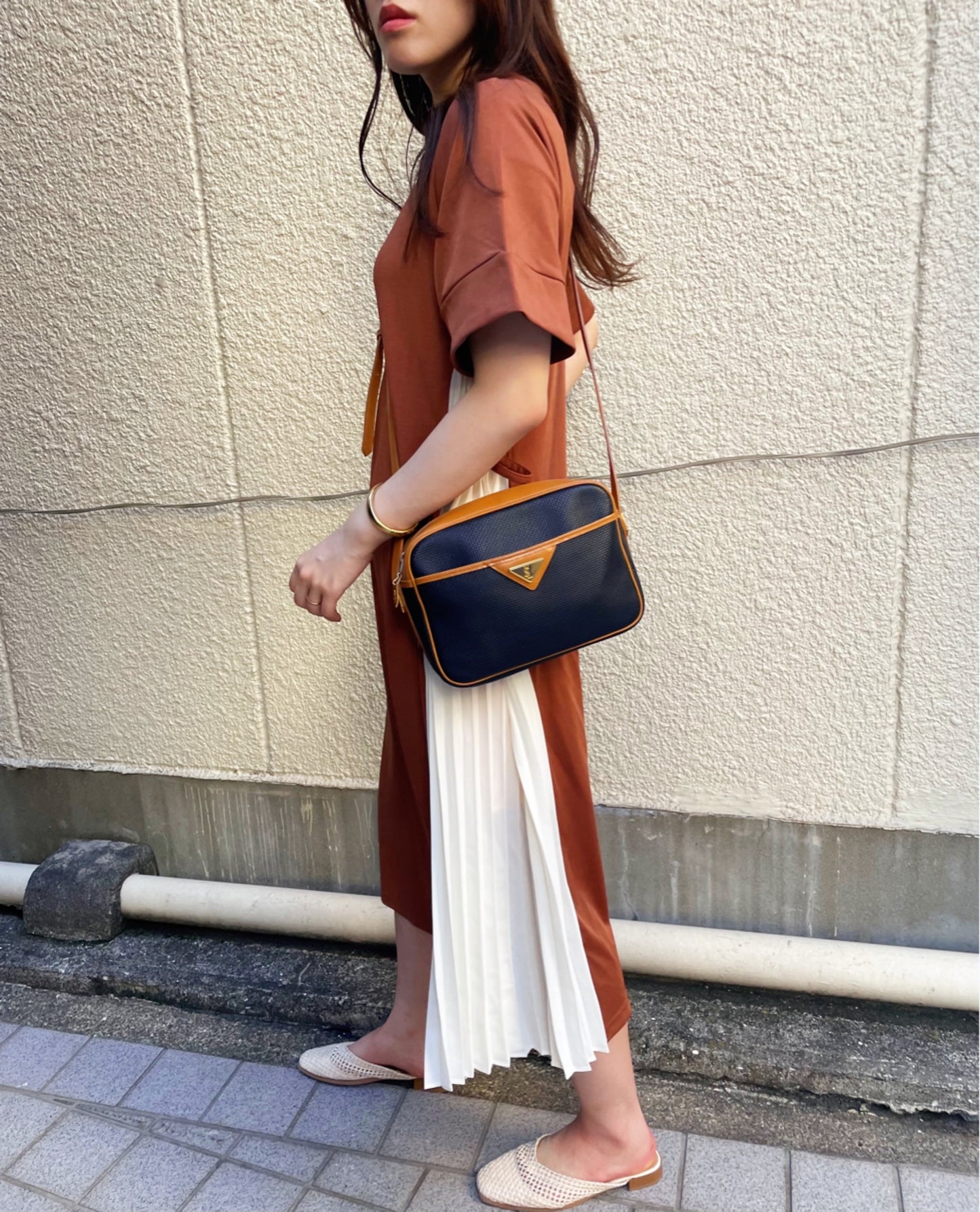 YVES SAINT LAURENT バイカラーYSLロゴショルダー（キャメル/黒系）