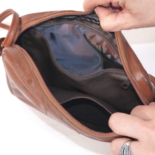 Longchamp　総革斜め掛けショルダー(茶)