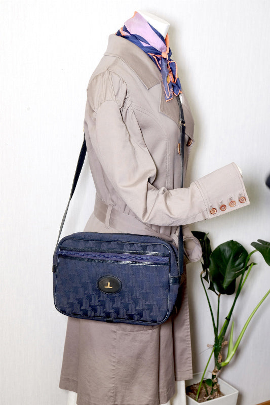 Lanvin ロゴグラム斜めがけショルダー（紺）