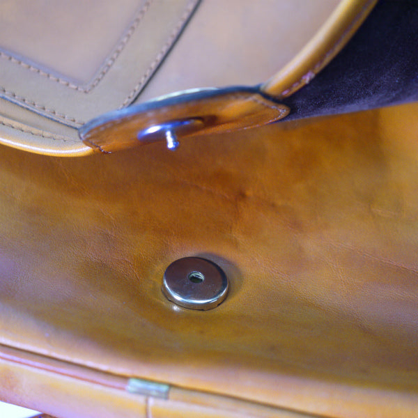 Lanvin ロゴプレート総革ショルダー（キャメル）