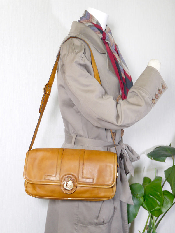 Lanvin ロゴプレート総革ショルダー（キャメル）