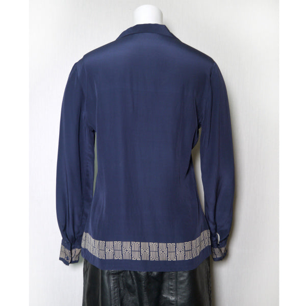 LANVIN シルク100%ロゴ柄ブラウス（紺）