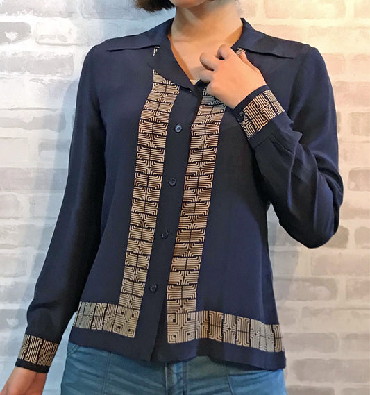 LANVIN シルク100%ロゴ柄ブラウス（紺）