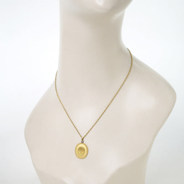 LANVIN　楕円プレート ロゴネックレス（ゴールド）