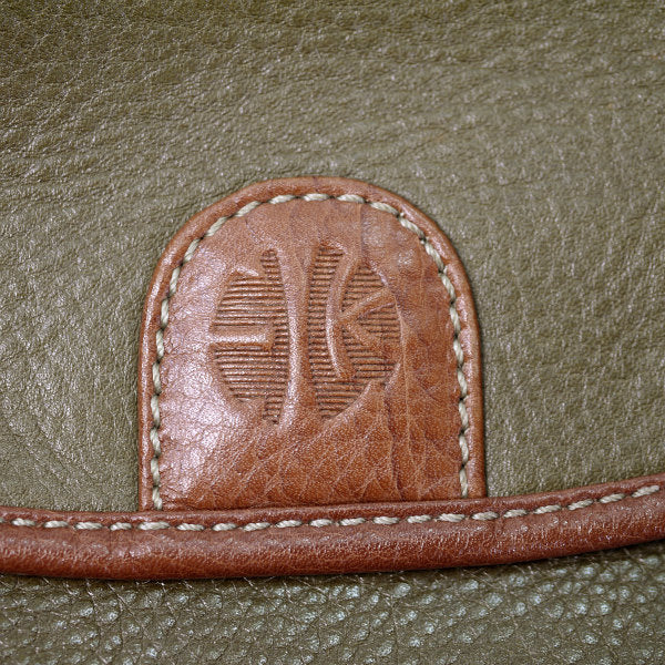 ENRIQUE LOEWE KNAPPE 総革2層式ポシェット（オリーブ）