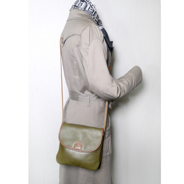 ENRIQUE LOEWE KNAPPE 総革2層式ポシェット（オリーブ）