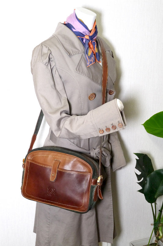 LOEWE アナグラムロゴ異素材MIXショルダー（茶×深緑）